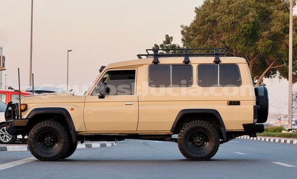 Acheter Occasion Voiture Toyota Land Cruiser Beige à Import - Dubai, Anse-la-Raye Acheter Occasion Voiture Toyota Land Cruiser Beige à Import - Dubai, Anse-la-Raye
