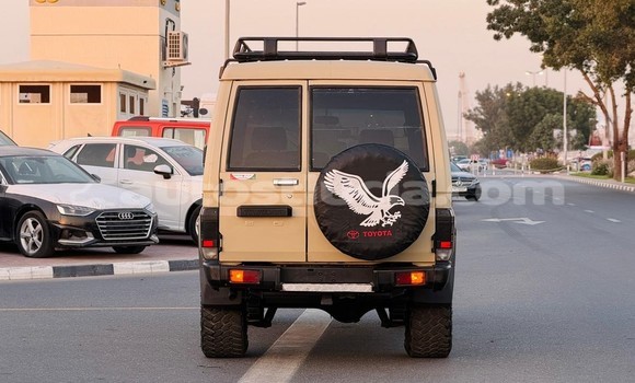 Acheter Occasion Voiture Toyota Land Cruiser Beige à Import - Dubai, Anse-la-Raye Acheter Occasion Voiture Toyota Land Cruiser Beige à Import - Dubai, Anse-la-Raye