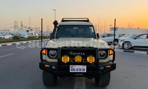 Acheter Occasion Voiture Toyota Land Cruiser Beige à Import - Dubai, Anse-la-Raye Acheter Occasion Voiture Toyota Land Cruiser Beige à Import - Dubai, Anse-la-Raye