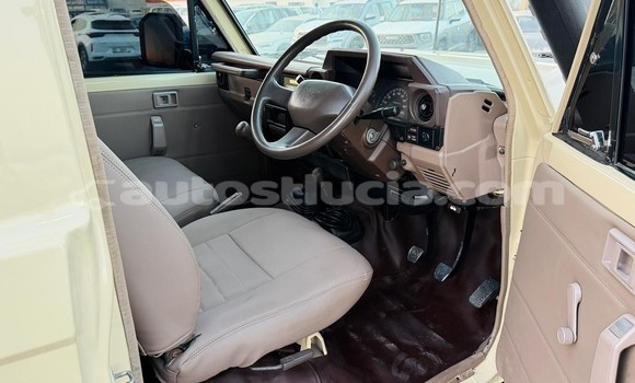 Acheter Occasion Voiture Toyota Land Cruiser Beige à Import - Dubai, Anse-la-Raye Acheter Occasion Voiture Toyota Land Cruiser Beige à Import - Dubai, Anse-la-Raye