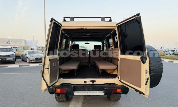 Acheter Occasion Voiture Toyota Land Cruiser Beige à Import - Dubai, Anse-la-Raye Acheter Occasion Voiture Toyota Land Cruiser Beige à Import - Dubai, Anse-la-Raye