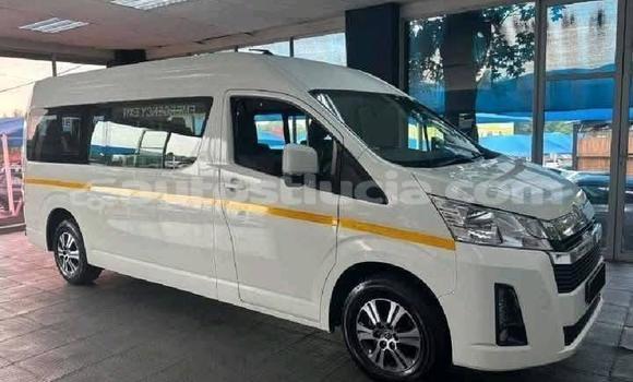Buy Used Toyota Hiace White Car in Castries in Castries
