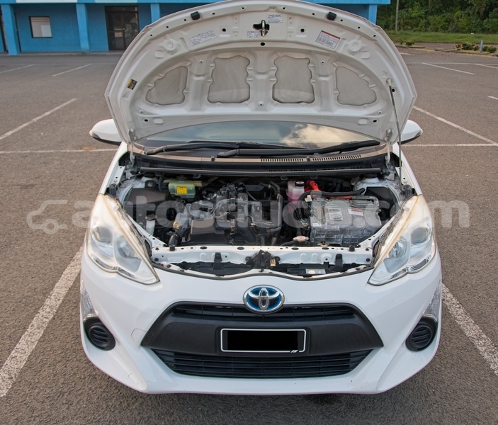 Big with watermark toyota aqua castries choc 4456