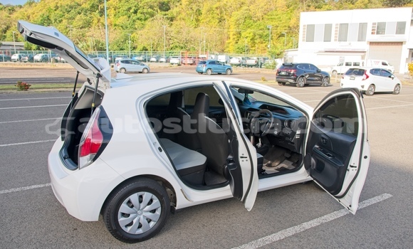 Buy Used Toyota Aqua White Car in Choc in Castries Buy Used Toyota Aqua White Car in Choc in Castries