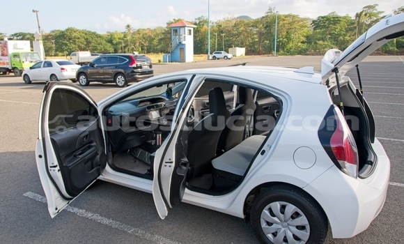 Buy Used Toyota Aqua White Car in Choc in Castries Buy Used Toyota Aqua White Car in Choc in Castries