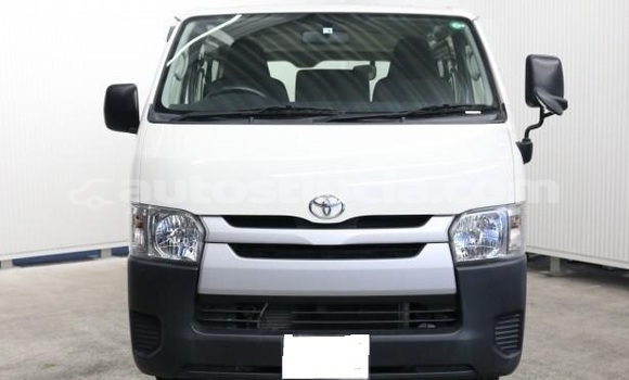 Buy Used Toyota Hiace White Car in Castries in Castries