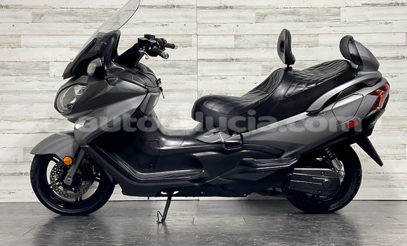 Buy Used Suzuki Burgman Beige Bike in Canaries in Canaries Buy Used Suzuki Burgman Beige Bike in Canaries in Canaries