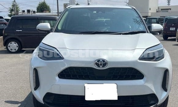 Buy Used Toyota Yaris White Car in Canaries in Canaries