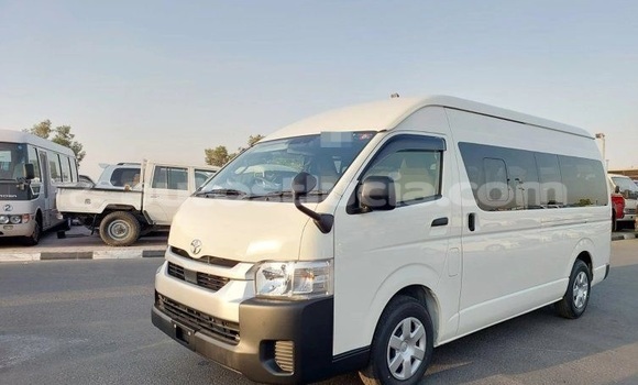 Buy Used Toyota Hiace White Car in Canaries in Canaries