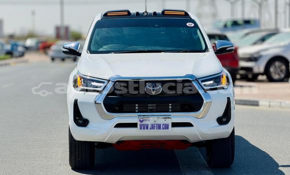 Buy Used Toyota Hilux White Car in Import - Dubai in Anse-la-Raye