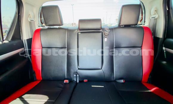 Acheter Occasion Voiture Toyota Hilux Blanc à Import - Dubai, Anse-la-Raye Acheter Occasion Voiture Toyota Hilux Blanc à Import - Dubai, Anse-la-Raye
