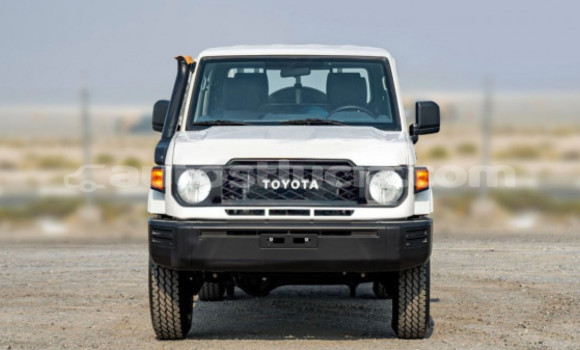 Acheter Occasion Voiture Toyota Land Cruiser Blanc à Castries, Castries Acheter Occasion Voiture Toyota Land Cruiser Blanc à Castries, Castries