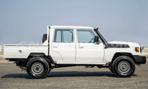 Acheter Occasion Voiture Toyota Land Cruiser Blanc à Castries, Castries Acheter Occasion Voiture Toyota Land Cruiser Blanc à Castries, Castries