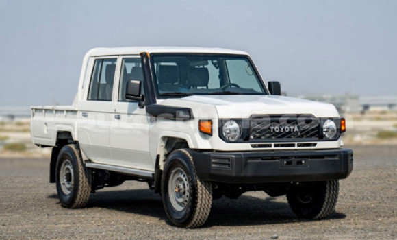 Acheter Occasion Voiture Toyota Land Cruiser Blanc à Castries, Castries Acheter Occasion Voiture Toyota Land Cruiser Blanc à Castries, Castries