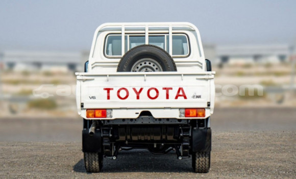 Acheter Occasion Voiture Toyota Land Cruiser Blanc à Castries, Castries Acheter Occasion Voiture Toyota Land Cruiser Blanc à Castries, Castries
