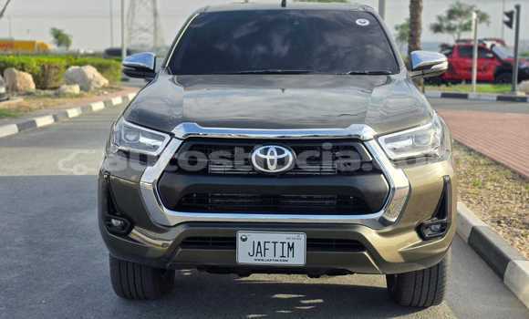 Buy Used Toyota Hilux Green Car in Import - Dubai in Anse-la-Raye