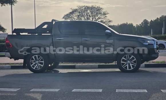 Buy Used Toyota Hilux Green Car in Import - Dubai in Anse-la-Raye Buy Used Toyota Hilux Green Car in Import - Dubai in Anse-la-Raye