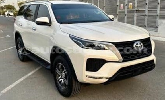 Buy Used Toyota Fortuner White Car in Canaries in Canaries