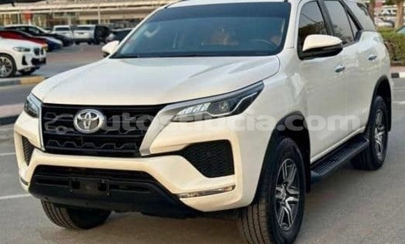 Buy Used Toyota Fortuner White Car in Canaries in Canaries Buy Used Toyota Fortuner White Car in Canaries in Canaries