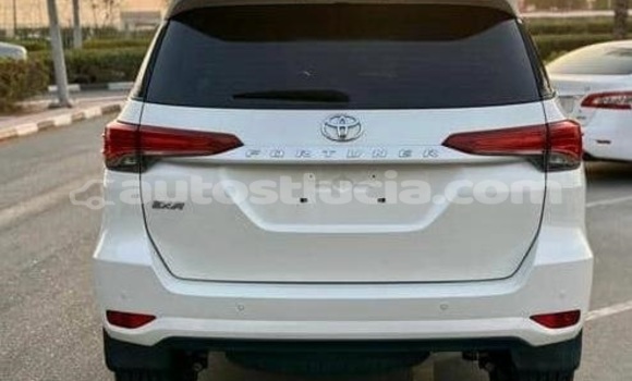 Buy Used Toyota Fortuner White Car in Canaries in Canaries Buy Used Toyota Fortuner White Car in Canaries in Canaries