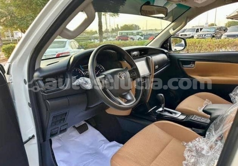 Big with watermark toyota fortuner canaries canaries 4528