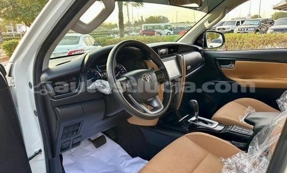 Buy Used Toyota Fortuner White Car in Canaries in Canaries Buy Used Toyota Fortuner White Car in Canaries in Canaries