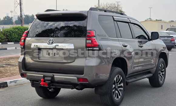 Buy Used Toyota Land Cruiser Prado Green Car in Import - Dubai in Anse-la-Raye Buy Used Toyota Land Cruiser Prado Green Car in Import - Dubai in Anse-la-Raye