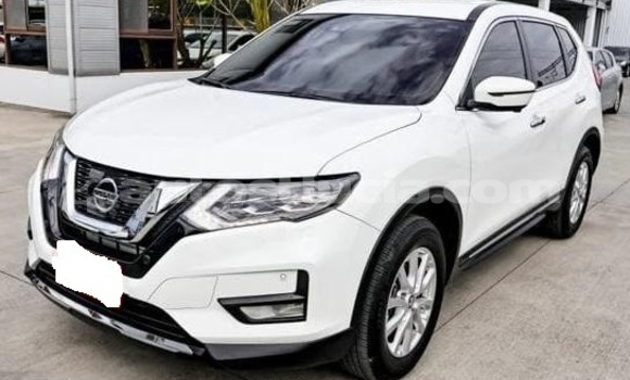 Buy Used Nissan X–Trail White Car in Canaries in Canaries