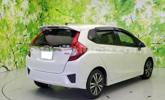 Acheter Occasion Voiture Honda FIT Blanc à Castries, Castries Acheter Occasion Voiture Honda FIT Blanc à Castries, Castries