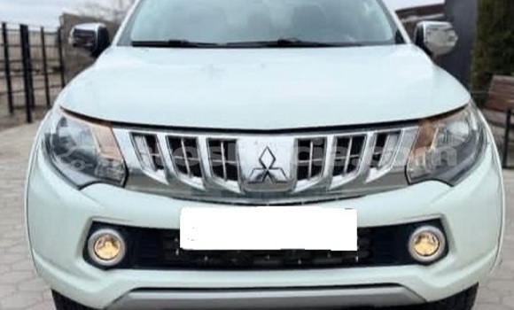 Buy Used Mitsubishi L200 White Car in Canaries in Canaries