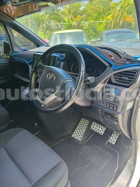 Big with watermark toyota noah micoud micoud 4567