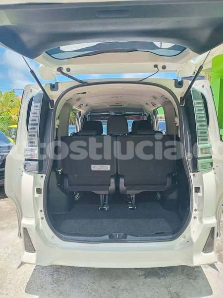 Big with watermark toyota noah micoud micoud 4567