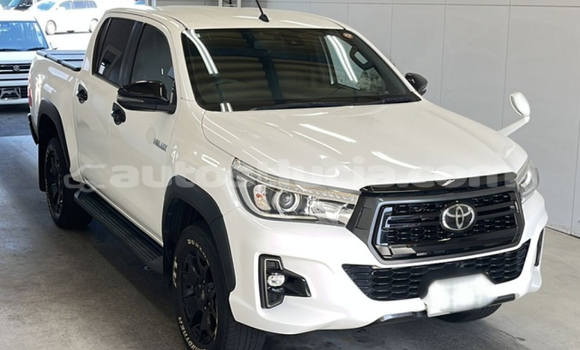 Buy Used Toyota Hiluxe Revo White Car in Castries in Castries Buy Used Toyota Hiluxe Revo White Car in Castries in Castries