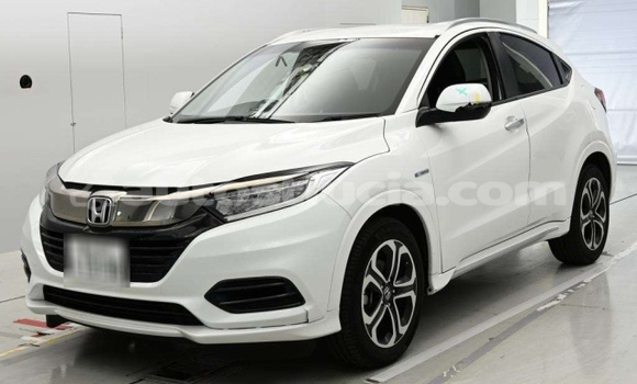 Buy Used Honda Vezel White Car in Castries in Castries