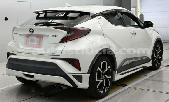 Acheter Occasion Voiture Toyota C-HR Blanc à Castries, Castries Acheter Occasion Voiture Toyota C-HR Blanc à Castries, Castries