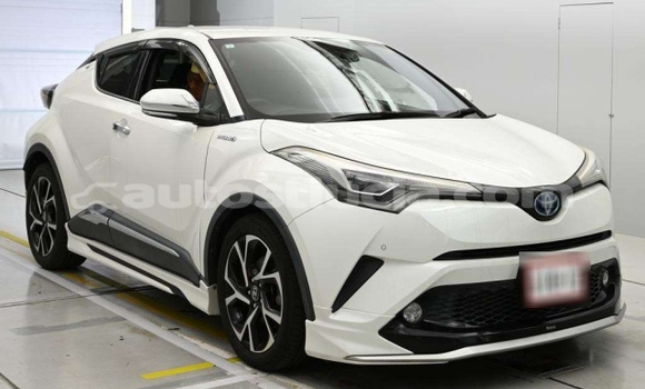 Acheter Occasion Voiture Toyota C-HR Blanc à Castries, Castries Acheter Occasion Voiture Toyota C-HR Blanc à Castries, Castries