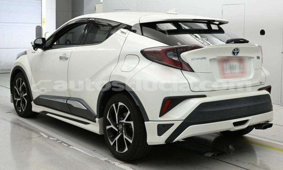 Acheter Occasion Voiture Toyota C-HR Blanc à Castries, Castries Acheter Occasion Voiture Toyota C-HR Blanc à Castries, Castries