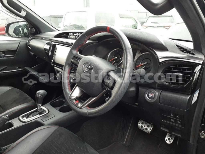Big with watermark toyota hiluxe revo canaries canaries 4576