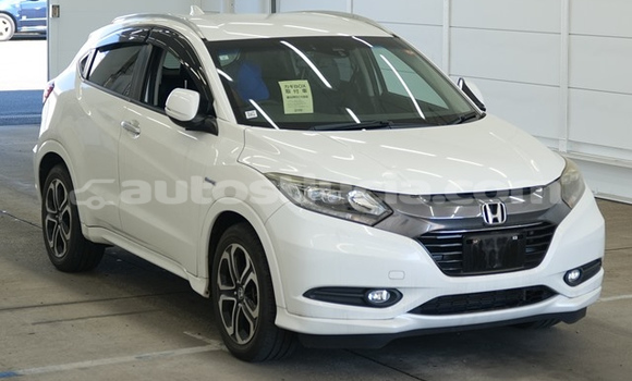 Buy Used Honda Vezel White Car in Castries in Castries
