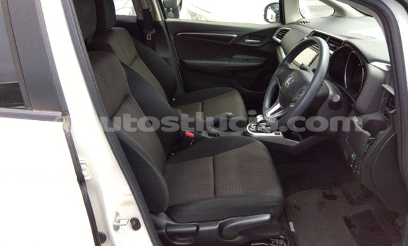 Acheter Occasion Voiture Honda FIT Blanc à Castries, Castries Acheter Occasion Voiture Honda FIT Blanc à Castries, Castries