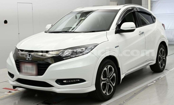 Buy Used Honda Vezel White Car in Castries in Castries
