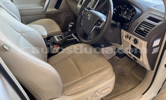 Acheter Occasion Voiture Toyota Land Cruiser Prado Blanc à Castries, Castries Acheter Occasion Voiture Toyota Land Cruiser Prado Blanc à Castries, Castries