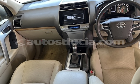 Acheter Occasion Voiture Toyota Land Cruiser Prado Blanc à Castries, Castries Acheter Occasion Voiture Toyota Land Cruiser Prado Blanc à Castries, Castries