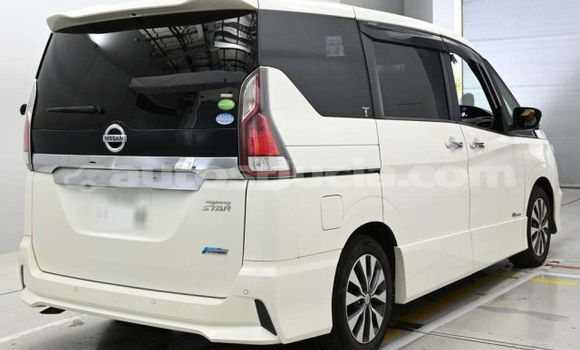 Acheter Occasion Voiture Nissan Serena Blanc à Castries, Castries Acheter Occasion Voiture Nissan Serena Blanc à Castries, Castries