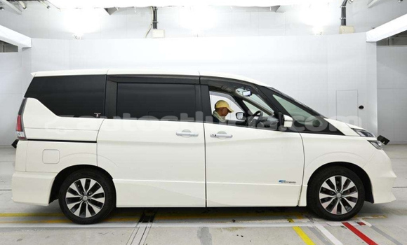 Acheter Occasion Voiture Nissan Serena Blanc à Castries, Castries Acheter Occasion Voiture Nissan Serena Blanc à Castries, Castries