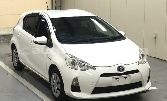 Buy Used Toyota Aqua White Car in Castries in Castries