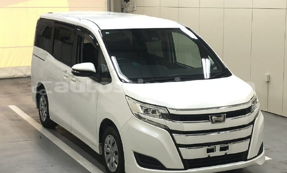 Buy Used Toyota Noah White Car in Castries in Castries