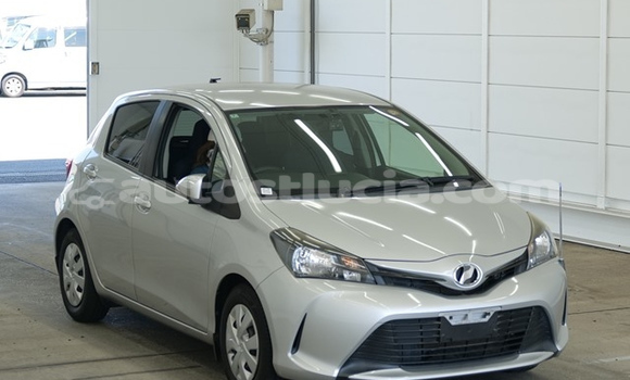 Buy Used Toyota Vitz Silver Car in Castries in Castries