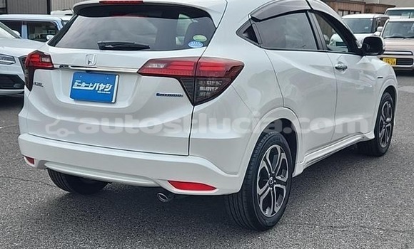 Buy Used Honda Vezel White Car in Castries in Castries Buy Used Honda Vezel White Car in Castries in Castries