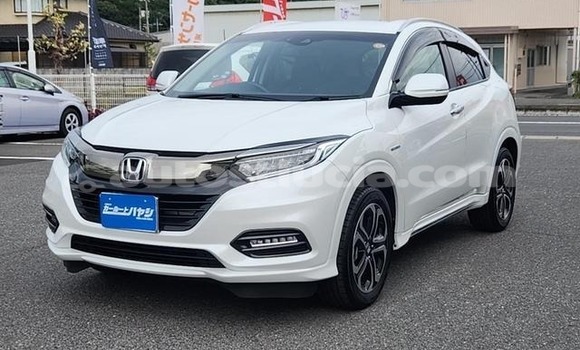 Buy Used Honda Vezel White Car in Castries in Castries